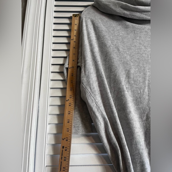 Between me & you Elegant Gray Cowl Neck Women's Sweater - Picture 6 of 7